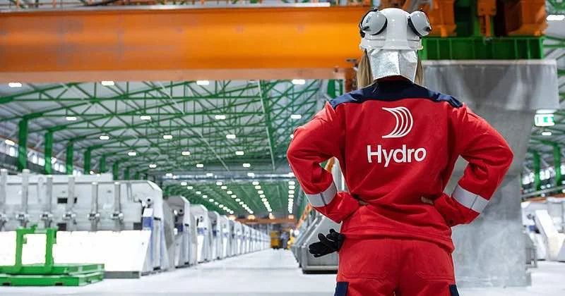 Visual for this record: Norsk Hydro chose transparency and manual operations over ransom